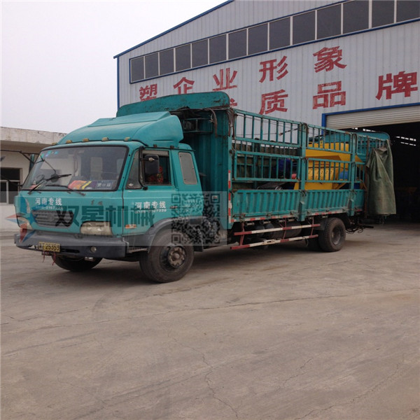 木材粉碎機設(shè)備現(xiàn)場發(fā)貨