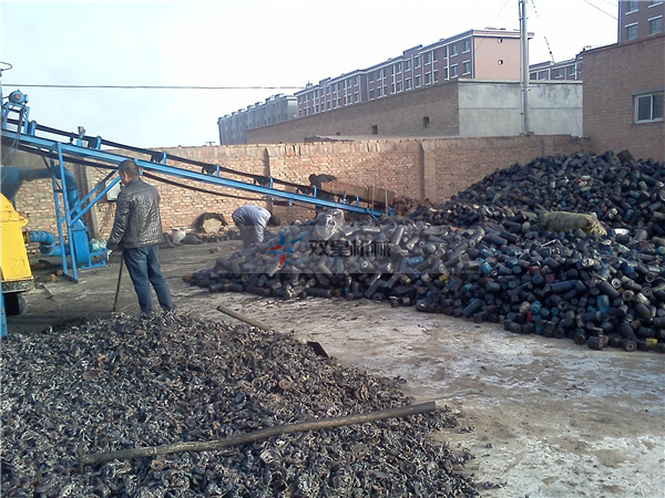 機油濾芯破碎機客戶生產現場