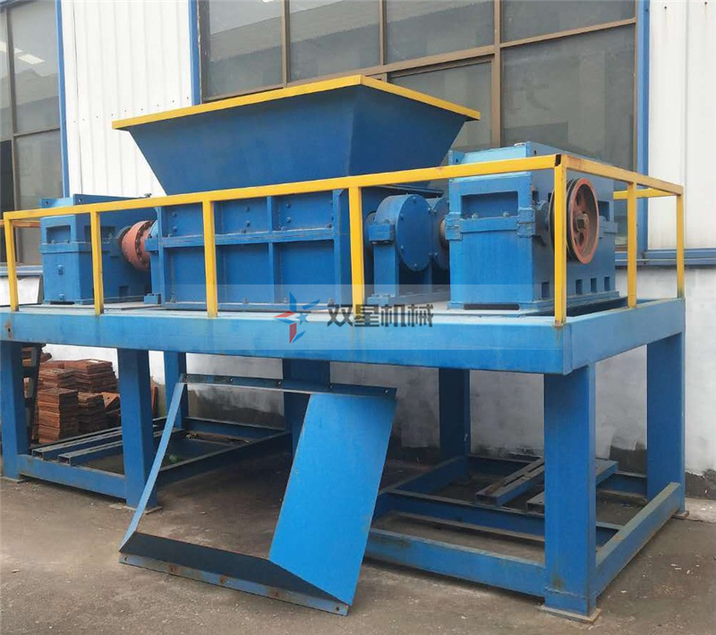 <a href='http://www.yuguangyingye.cn/ssxl/10.html' target='_blank'><span>金屬撕碎機(jī)</span></a>生產(chǎn)現(xiàn)場(chǎng)