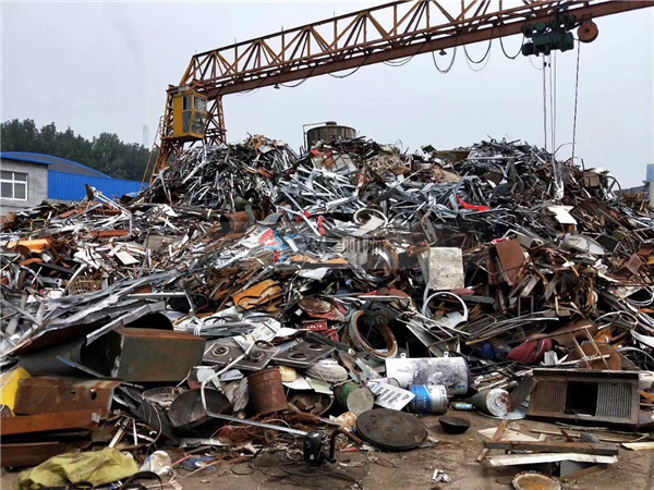 <a href='http://www.yuguangyingye.cn' target='_blank'><span>金屬破碎機(jī)</span></a>客戶現(xiàn)場