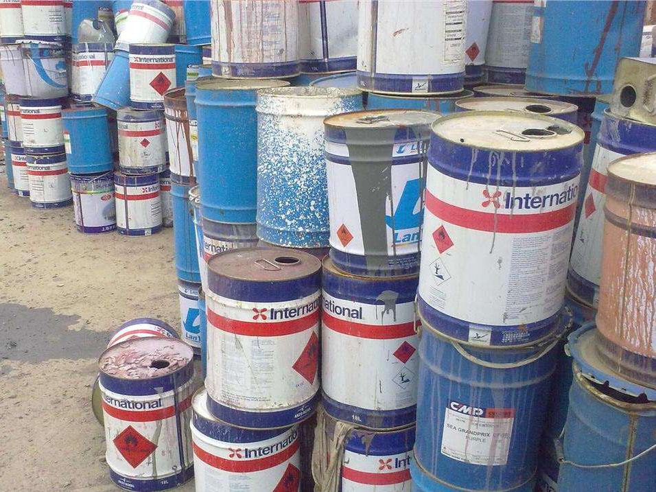 油漆桶破碎機(jī)工作中產(chǎn)生的大量粉塵如何解決？