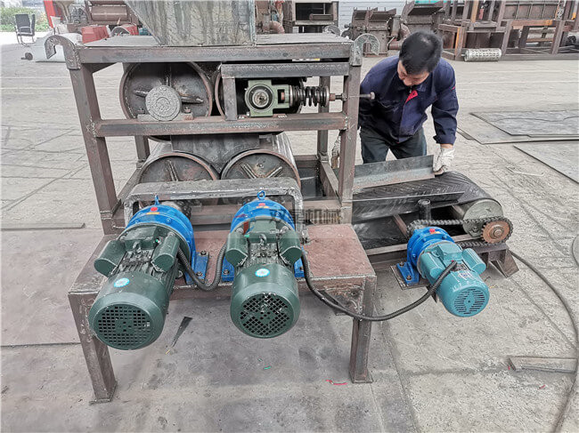 易拉罐壓扁機(jī)視頻現(xiàn)場試機(jī)