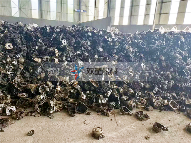 機(jī)件鋁破碎機(jī)物料破碎現(xiàn)場實(shí)拍