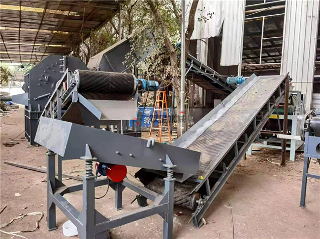 鋁型材破碎機(jī)上?？蛻粼O(shè)備現(xiàn)場(chǎng)實(shí)拍