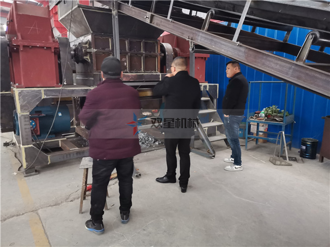 金屬破碎機(jī)生產(chǎn)現(xiàn)場江蘇南通客戶試機(jī)