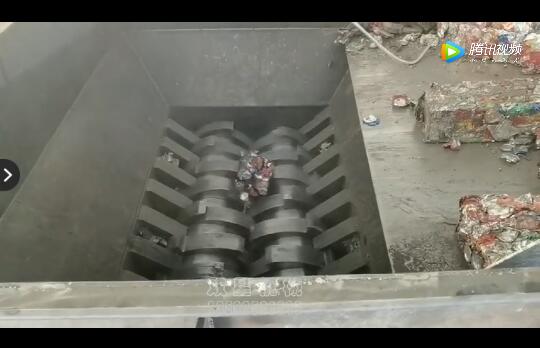 壓塊撕碎機(jī)撕碎易拉罐壓包