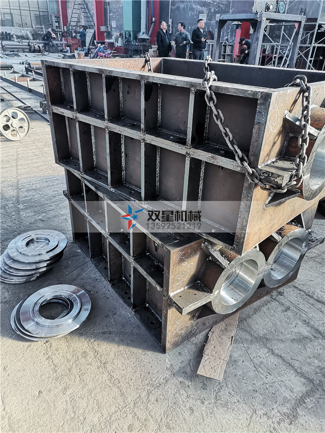 <a href='http://www.yuguangyingye.cn/ssxl/10.html' target='_blank'><span>金屬撕碎機(jī)</span></a>撕碎箱體實(shí)拍