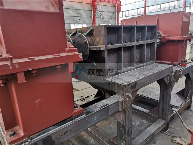 金屬撕碎機(jī)生產(chǎn)現(xiàn)場