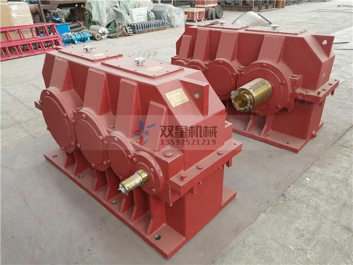 金屬撕碎機配件減速機、主機機架生產(chǎn)組裝現(xiàn)場實拍