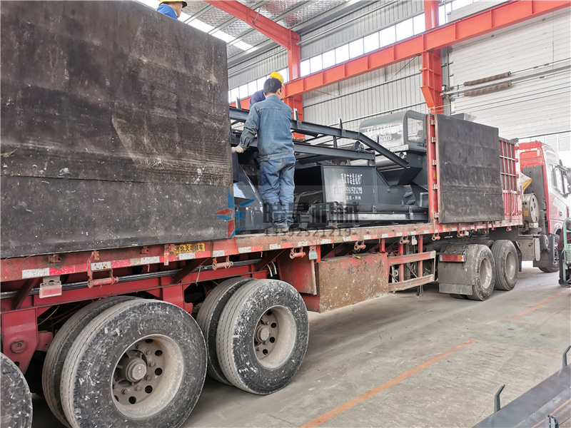 廢鋁破碎機(jī)<a href='http://www.yuguangyingye.cn/ptsb/1033.html' target='_blank'><span>渦電流分選機(jī)</span></a>裝車