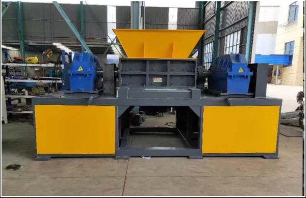 購買一套時產(chǎn)10噸的金屬撕碎機要多少錢？