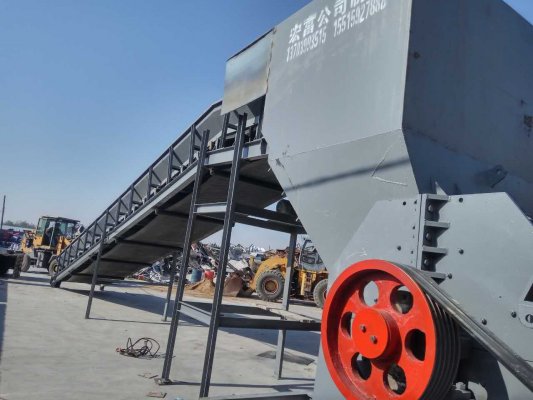 購買一臺小型廢鋼破碎機價格是多少？用來破碎油漆桶