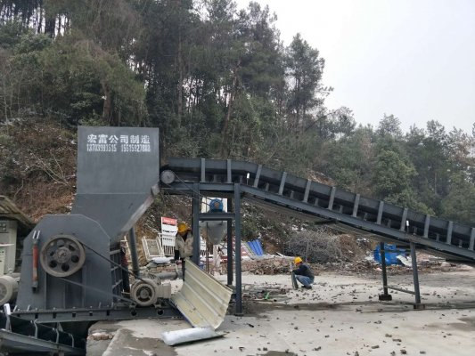 時(shí)產(chǎn)1—10噸的金屬破碎機(jī)，型號(hào)齊全，皮實(shí)耐用，價(jià)格更實(shí)惠