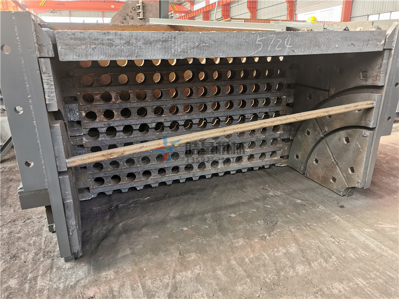 斷橋鋁破碎機(jī)襯板篩孔結(jié)構(gòu)部分實拍