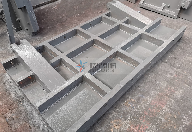 斷橋鋁破碎機(jī)襯板篩孔結(jié)構(gòu)部分實拍