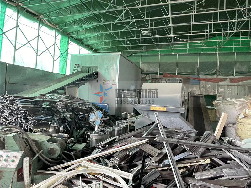 廢鋼破碎機(jī)設(shè)備出料均勻全套破碎解決方案分析 廢鋼破碎機(jī)設(shè)備出料均勻全套破碎解決方案分析