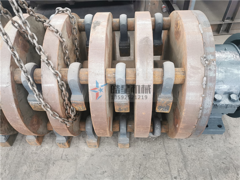 金屬破碎機在設備運行中機身發(fā)生強烈振動，由哪些原因導致