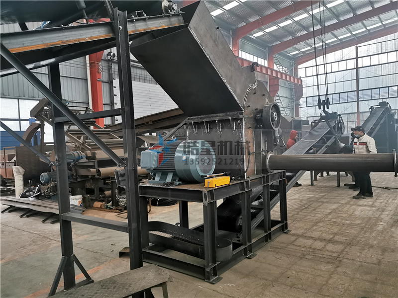 再生資源循環(huán)利用項(xiàng)目可發(fā)展循環(huán)經(jīng)濟(jì)提高資源利用率,其中金屬破碎機(jī)設(shè)備在再生資源生產(chǎn)中有明顯的優(yōu)勢(shì)，以下是其主要優(yōu)點(diǎn)和貢獻(xiàn)：