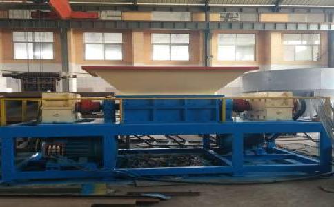 打開大型<a href='http://www.yuguangyingye.cn/ssxl/10.html' target='_blank'><span>金屬撕碎機(jī)</span></a>時應(yīng)注意些什么